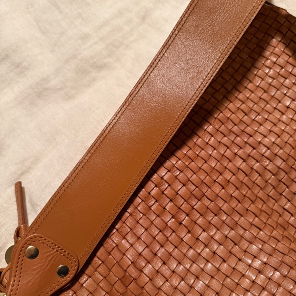 Clare V Moyen (large) bag in natural woven - Picture 4 of 10